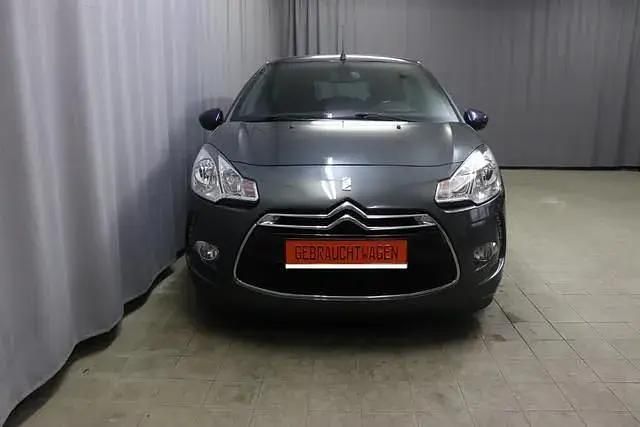 Grau Gebraucht 2014 Citroën DS3 Sport Chic Limousine | 8.490 € (Teuer) - Bild 1/4