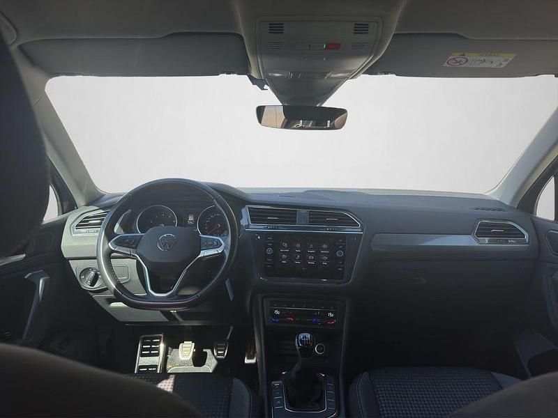 Gebraucht VW Tiguan Active 150 PS (110 kW) 2022 Delfingrau metallic (metallic) SUV