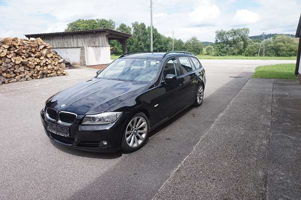 Gebraucht BMW 320 163 PS (119 kW) 2009 Schwarz metallic Kombi