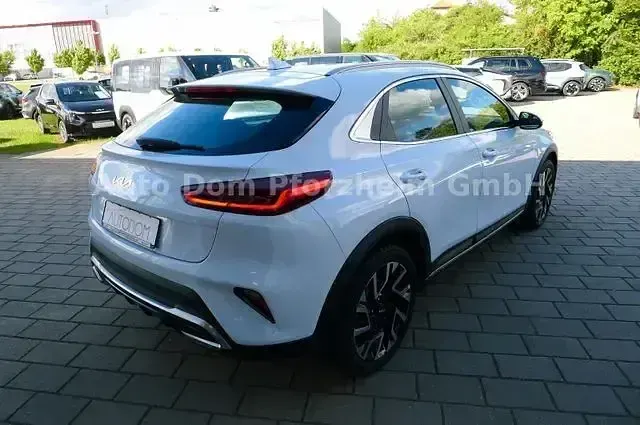 Gebraucht Kia XCeed Spirit 140 PS (102 kW) 2024 Carraraweiß (wd) SUV