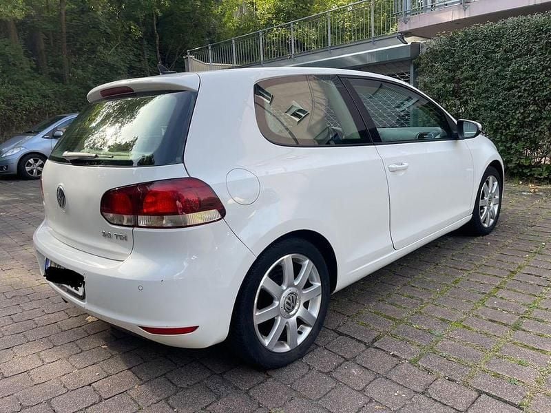 Gebraucht VW Golf VI Highline 140 PS (102 kW) 2009 Weiß Kleinwagen