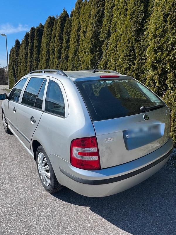 Gebraucht Skoda Fabia 63 PS (46 kW) 2006 Silber Limousine