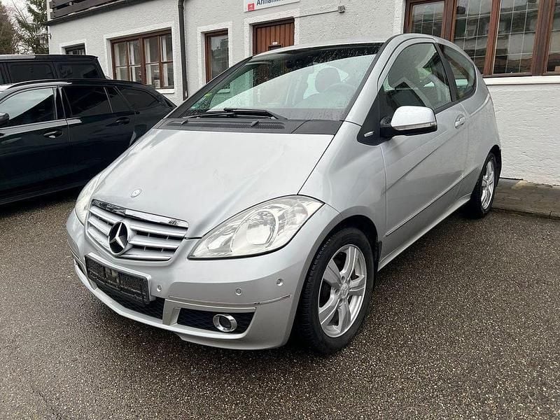 Silber Gebraucht 2009 Mercedes A160 Limousine | 3.290 € (Superpreis) - Bild 1/4