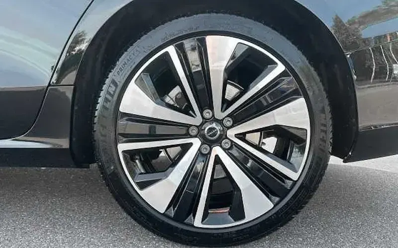 Używany Volvo V60 Core 197 KM (144 kW) 2025 Czarny Kombi