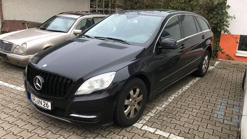 Schwarz Gebraucht 2013 Mercedes R350 Van / Kleinbus | 9.980 € (Fairer Preis) - Bild 1/4