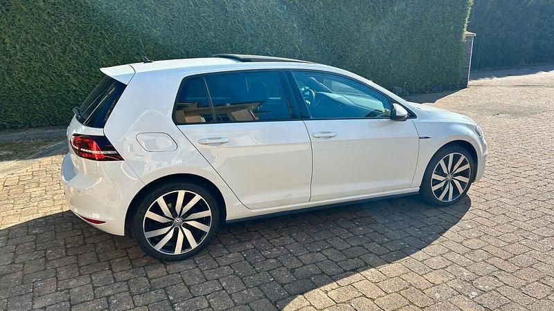 Gebraucht VW Golf VII GTE 204 PS (150 kW) 2015 Weiß Limousine