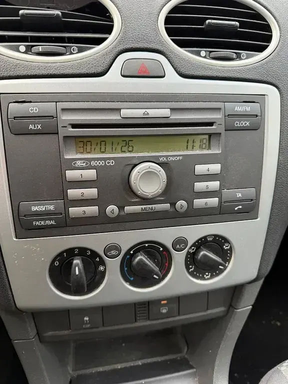Gebraucht Ford Focus Trend 80 PS (58 kW) 2006 Grau Limousine