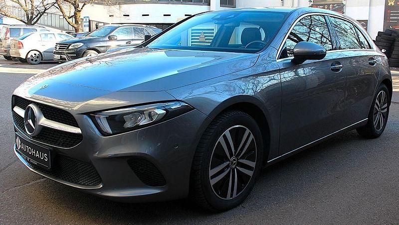Gebraucht Mercedes A200 Urban 163 PS (119 kW) 2021 Grau Limousine