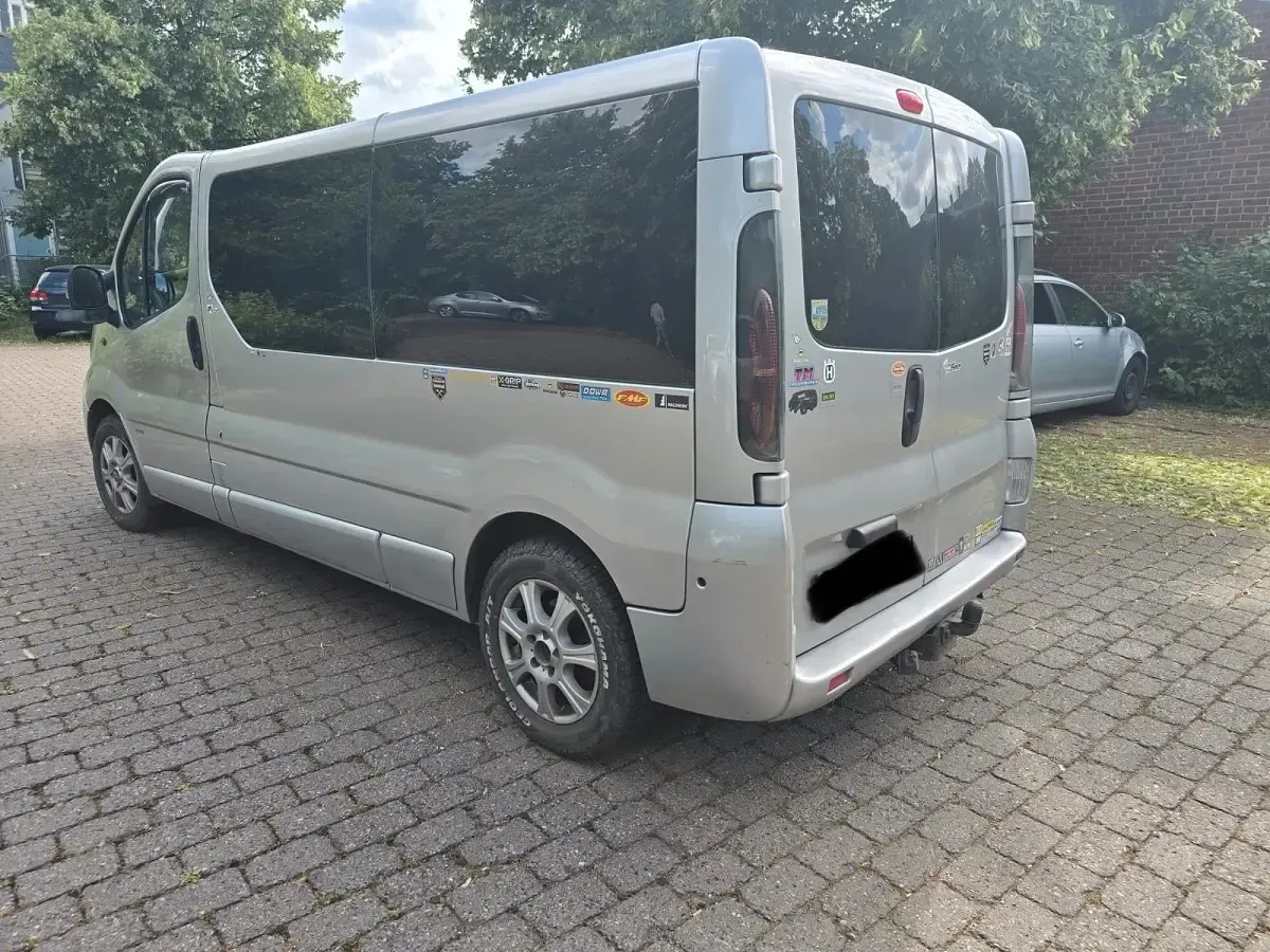 Gebraucht Opel Vivaro 100 PS (73 kW) 2006 Silber Van / Kleinbus