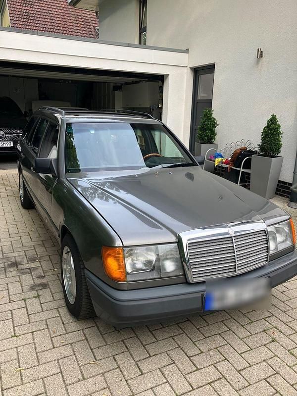 Braun Gebraucht 1989 Mercedes 200 Kombi | 5.900 € - Bild 1/4