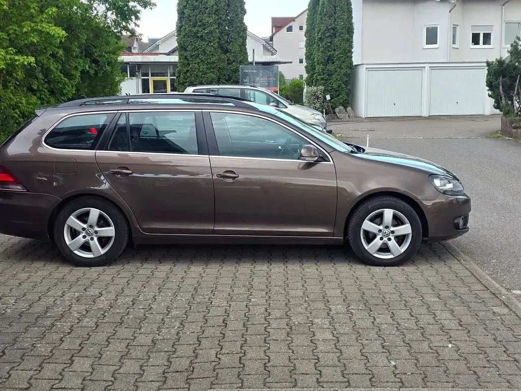 Gebraucht VW Golf VI Comfortline 105 PS (77 kW) 2010 Braun Kleinwagen