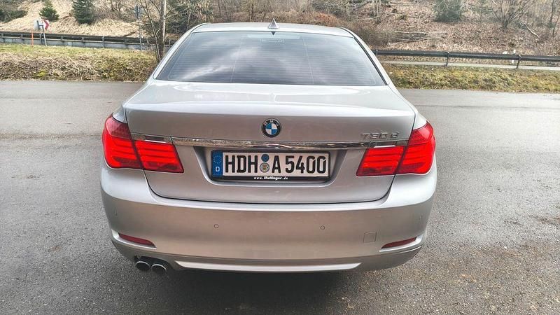 Gebraucht BMW 730 Sport Line 245 PS (180 kW) 2011 Silber Limousine