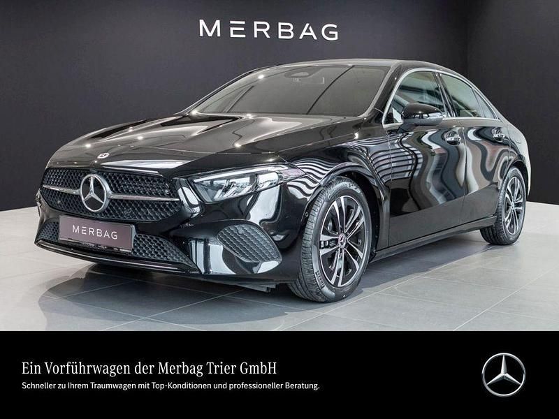 Gebraucht Mercedes A200 163 PS (119 kW) 2026 Schwarz Limousine