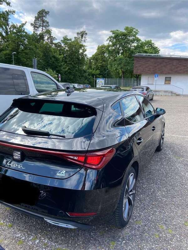 Schwarz Gebraucht 2021 Seat Leon FR Kombi | 19.800 € (Fairer Preis) - Bild 1/4