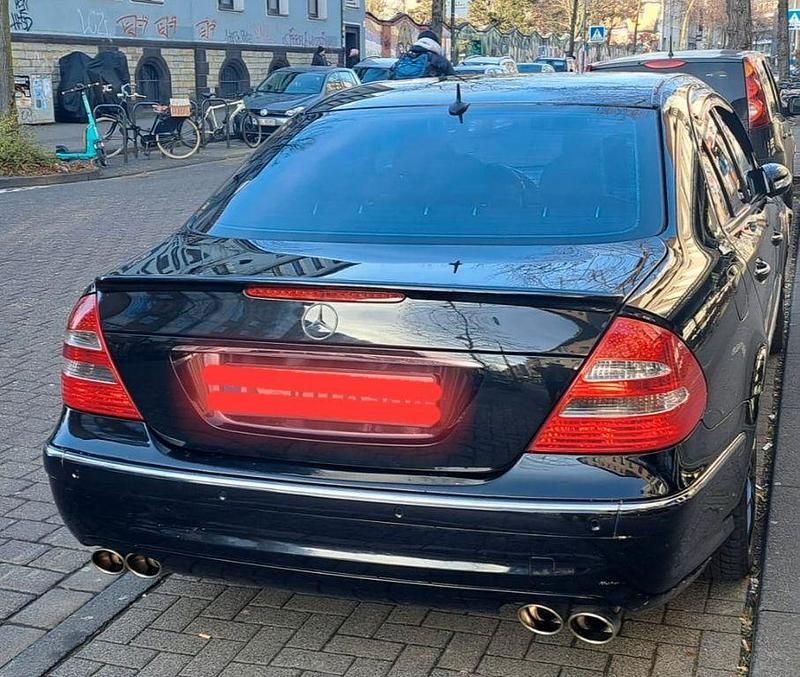 Gebraucht Mercedes E320 Avantgarde 224 PS (164 kW) 2004 Schwarz Limousine