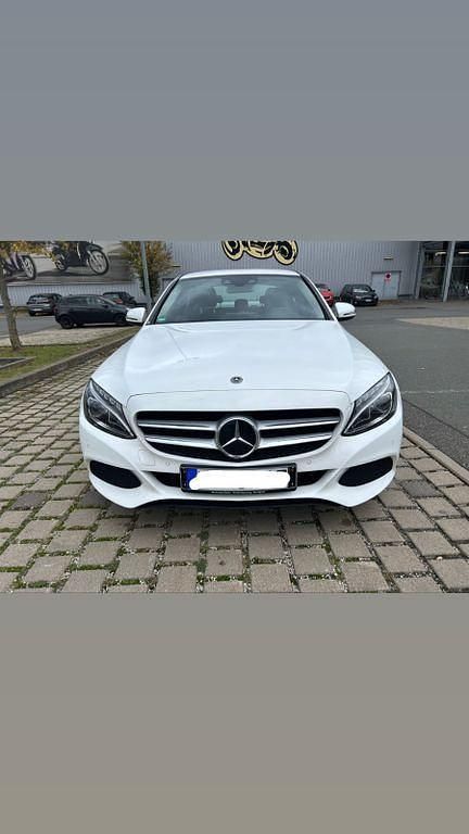 Weiß Gebraucht 2018 Mercedes 200 Limousine | 22.000 € - Bild 1/4