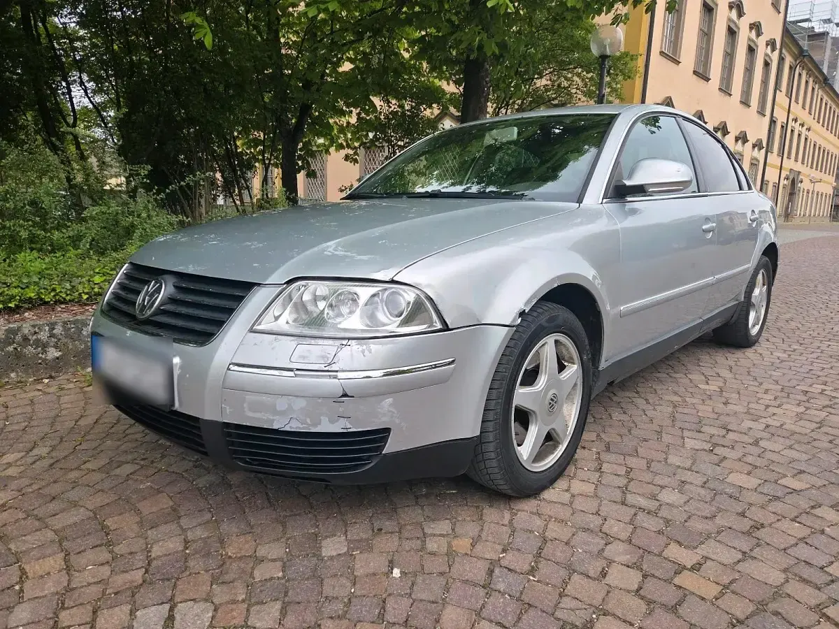 Second-hand VW Passat 180 CP (132 kW) 2004 Argintiu Berlinǎ