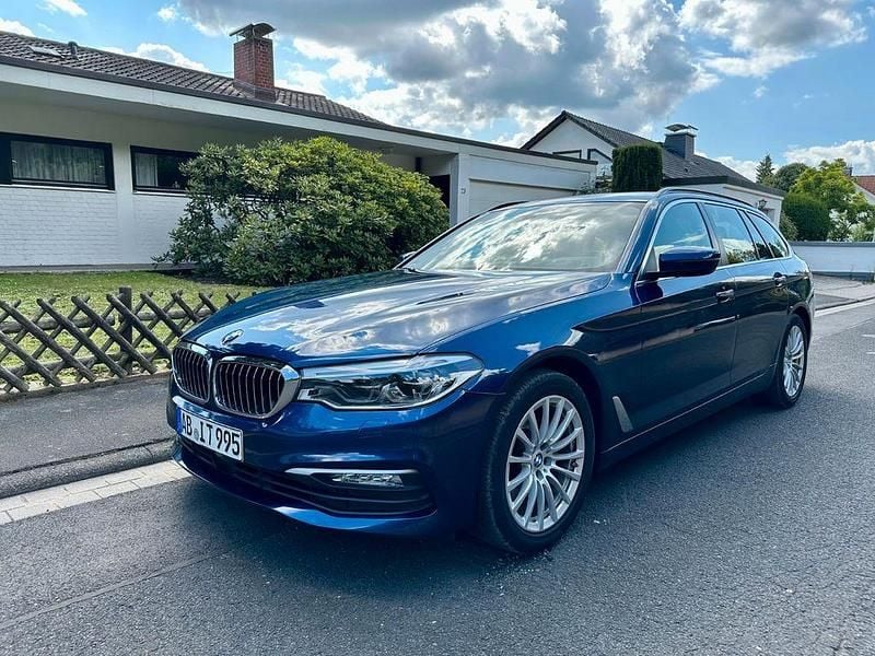 Blau Gebraucht 2017 BMW 520 Sport Line Kombi | 19.900 € (Etwas zu teuer) - Bild 1/4