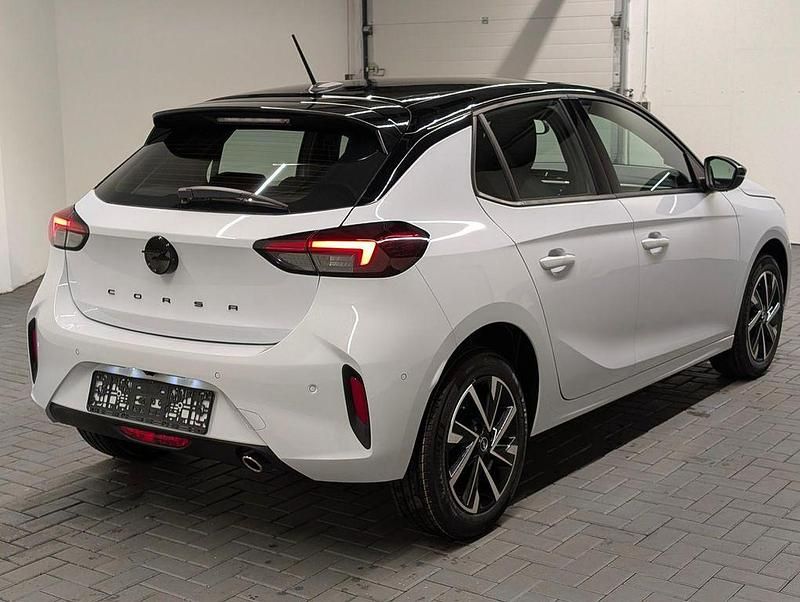 Neu Opel Corsa 101 PS (74 kW) 2025 Konturweissmet. Kleinwagen
