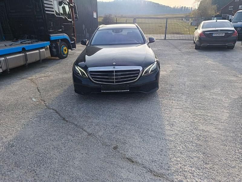 Gebraucht Mercedes E200 160 PS (117 kW) 2019 Schwarz Kombi