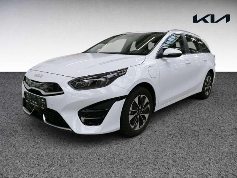 Weiss Gebraucht 2024 Kia Ceed Sportswagon Spirit Kombi | 23.980 € (Guter Preis) - Bild 1/4