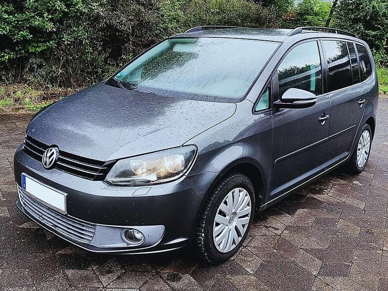 Grau Gebraucht 2010 VW Touran Highline Van / Kleinbus | 3.600 € (Superpreis) - Bild 1/4
