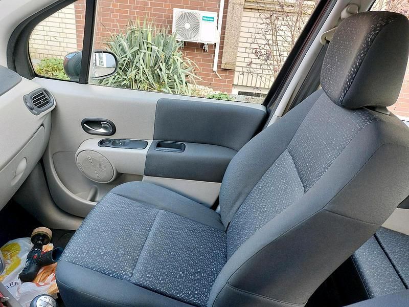 Second-hand Renault Modus 75 CP (55 kW) 2006 Negru Monovolum