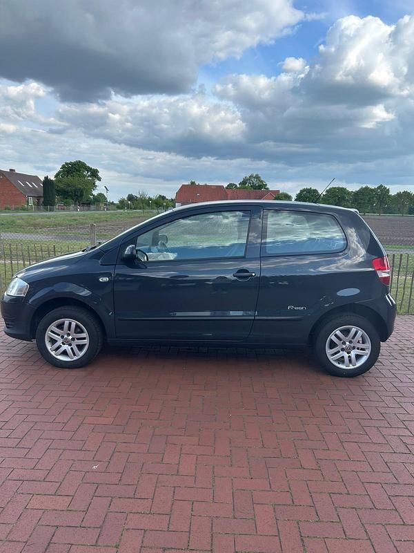 Grau Gebraucht 2008 VW Fox Kleinwagen | 3.200 € - Bild 1/4