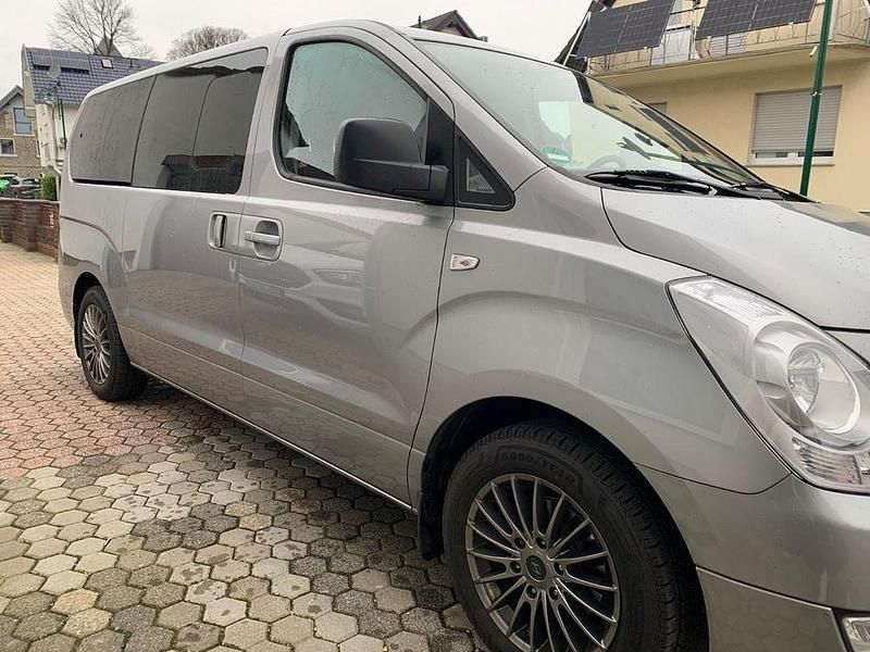 Gebraucht Hyundai H-1 170 PS (125 kW) 2017 Grau Van / Kleinbus