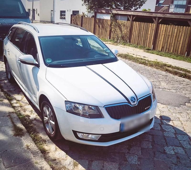 Gebraucht Skoda Octavia GreenLine 110 PS (80 kW) 2014 Weiß Kleinwagen