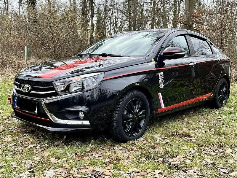 Gebraucht Lada Vesta 106 PS (77 kW) 2018 Schwarz Limousine