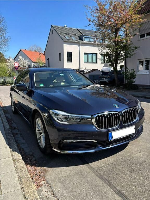 Second-hand BMW 730 265 CP (194 kW) 2016 Albastru Berlinǎ
