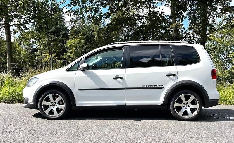 Weiß Gebraucht 2013 VW Touran Cross Van / Kleinbus | 7.200 € (Superpreis) - Bild 1/4
