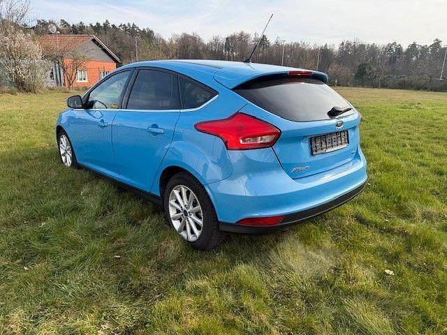 Używany Ford Focus Titanium 125 KM (91 kW) 2016 Niebieski Sedan/Limuzyna