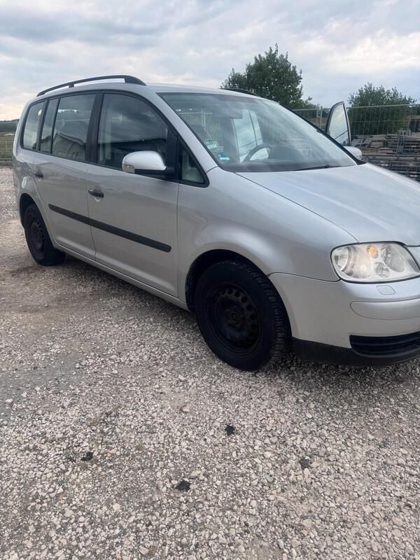 Grau Gebraucht 2003 VW Touran Van / Kleinbus | 4.000 € (Etwas zu teuer) - Bild 1/4
