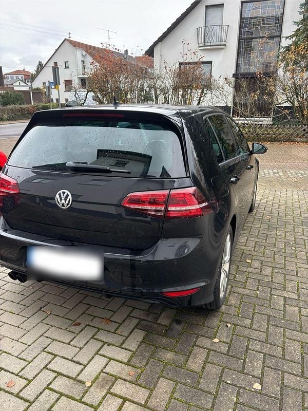 Gebraucht VW Golf VII Highline 125 PS (91 kW) 2014 Schwarz Limousine
