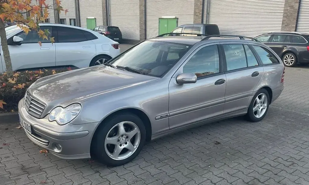 Gebraucht Mercedes C200 Classic 122 PS (89 kW) 2005 Silber Limousine