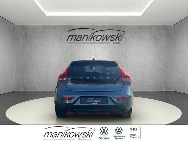 Gebraucht Volvo V40 Momentum 152 PS (111 kW) 2019 Grau Kombi