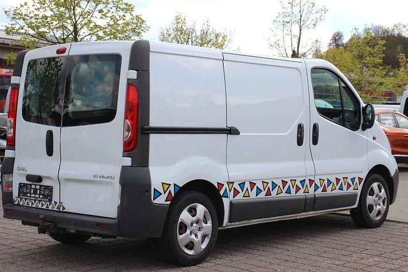 Usata Opel Vivaro 90 CV (66 kW) 2011 Bianco Monovolume