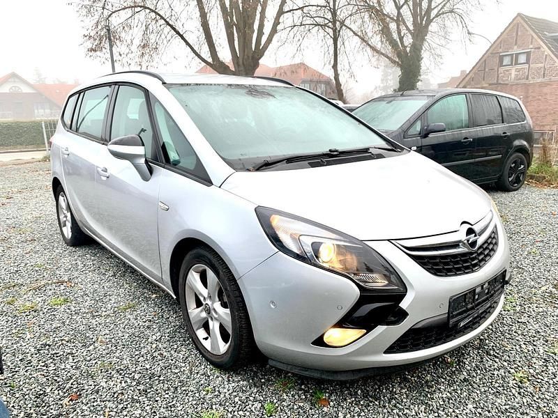 Silber Gebraucht 2012 Opel Zafira Tourer Van / Kleinbus | 4.499 € - Bild 1/4