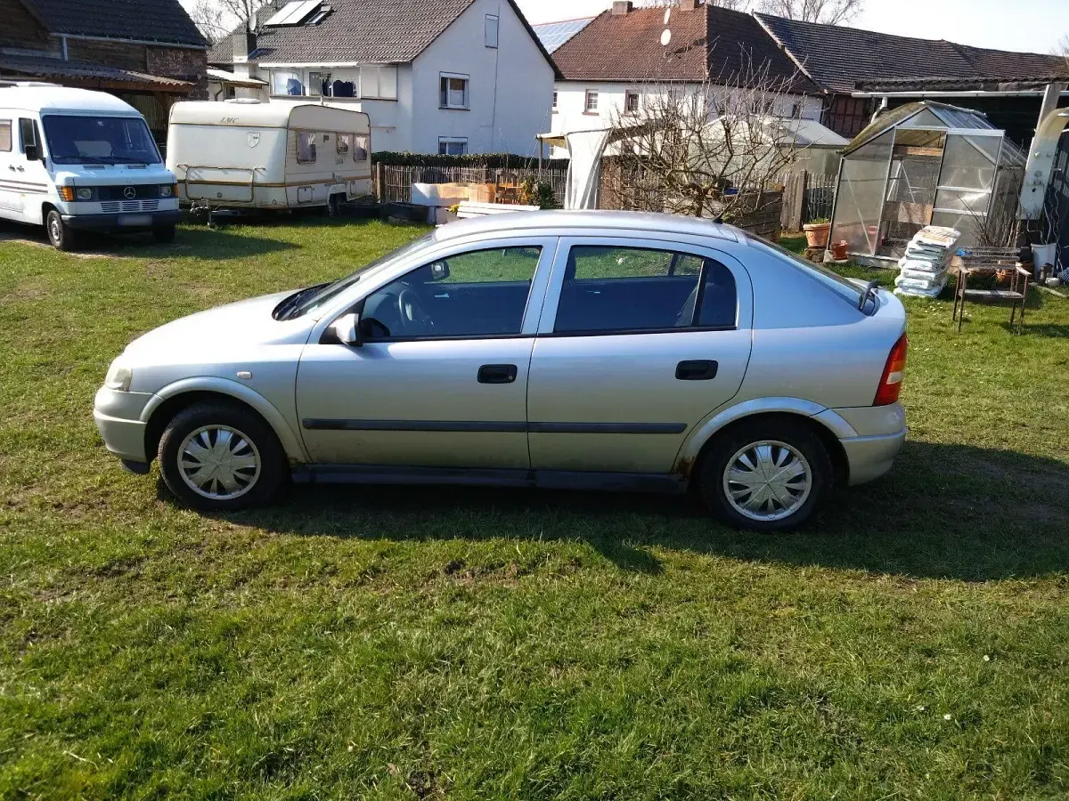 Używany Opel Astra 101 KM (74 kW) 2000 Szary Sedan/Limuzyna