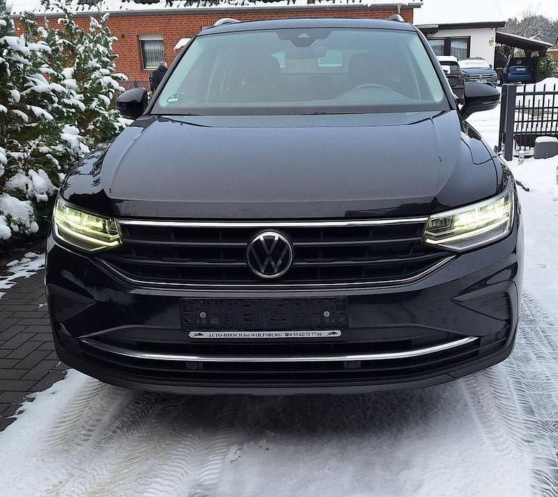 Gebraucht VW Tiguan Active 150 PS (110 kW) 2021 Schwarz SUV