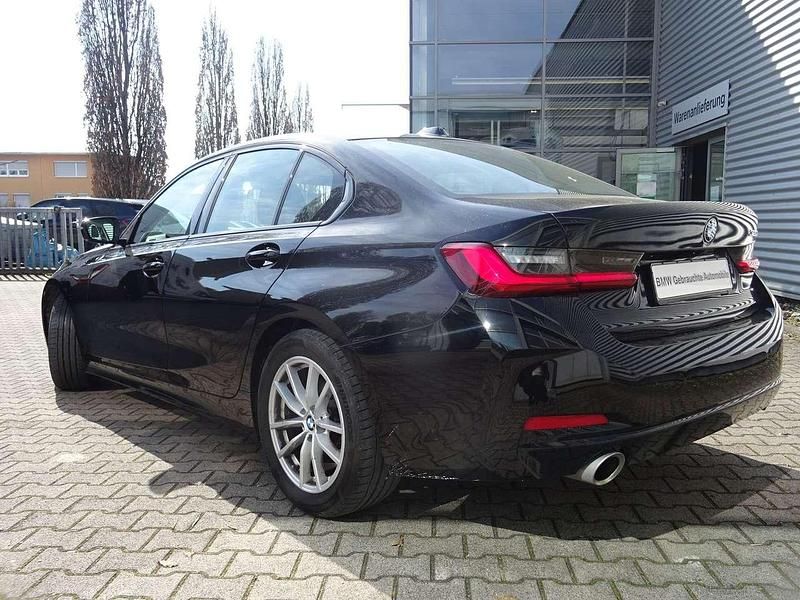 Gebraucht BMW 320 184 PS (135 kW) 2023 Schwarz uni Limousine