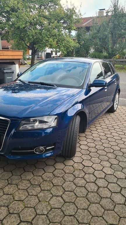 Blau Gebraucht 2012 Audi A3 Sportback Attraction Limousine | 8.750 € (Teuer) - Bild 1/4