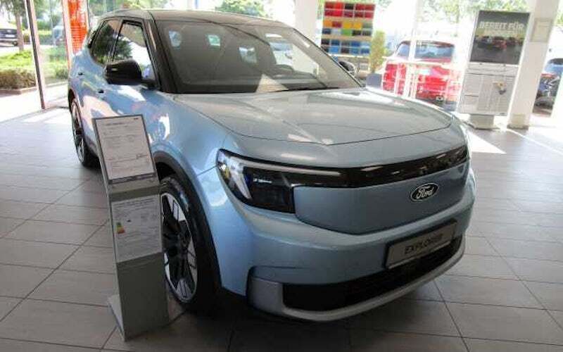 Blau Neu 2024 Ford Explorer Extended Range SUV | 56.450 € (Teuer) - Bild 1/4