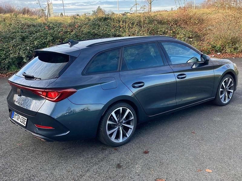 Grau Gebraucht 2023 Cupra Leon Kombi | 24.300 € (Superpreis) - Bild 1/4