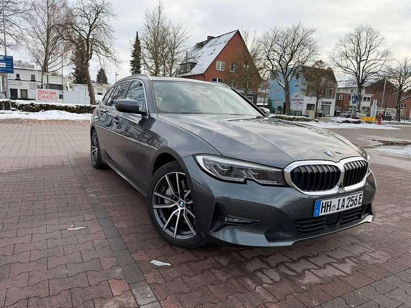 Gebraucht BMW 330e 184 PS (135 kW) 2021 Mineralgrau Kombi