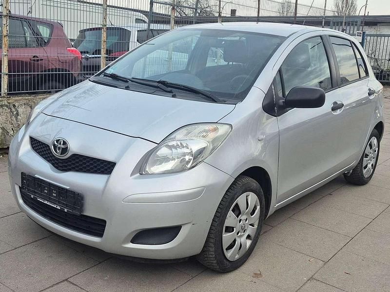 Gebraucht Toyota Yaris Basis 69 PS (50 kW) 2009 Silver mica metallic Kleinwagen