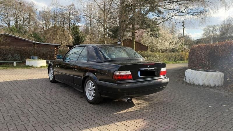 Gebraucht BMW 318 Cabriolet 116 PS (85 kW) 1997 Schwarz Cabrio
