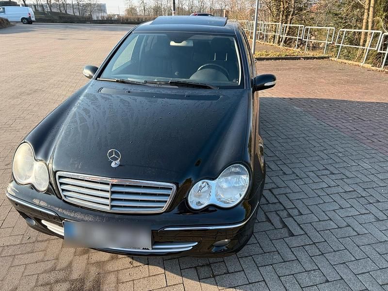 Gebraucht Mercedes C220 Elegance 110 PS (80 kW) 2007 Schwarz Limousine